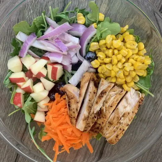 Rainbow Arugula Salad with Chicken