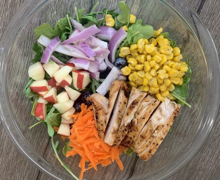 Rainbow Arugula Salad with Chicken