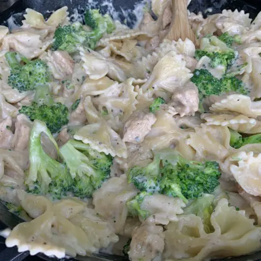 Chicken and Broccoli Alfredo Pasta