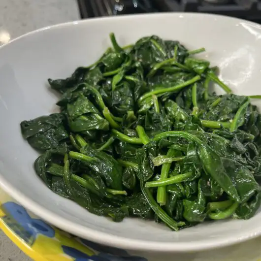 Easy Garlic Sautéed Spinach