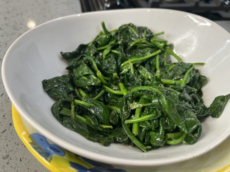 Easy Garlic Sautéed Spinach