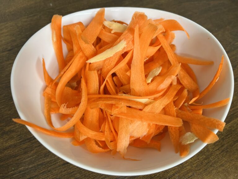 Carrot Salad with Ginger Vinaigrette Dressing